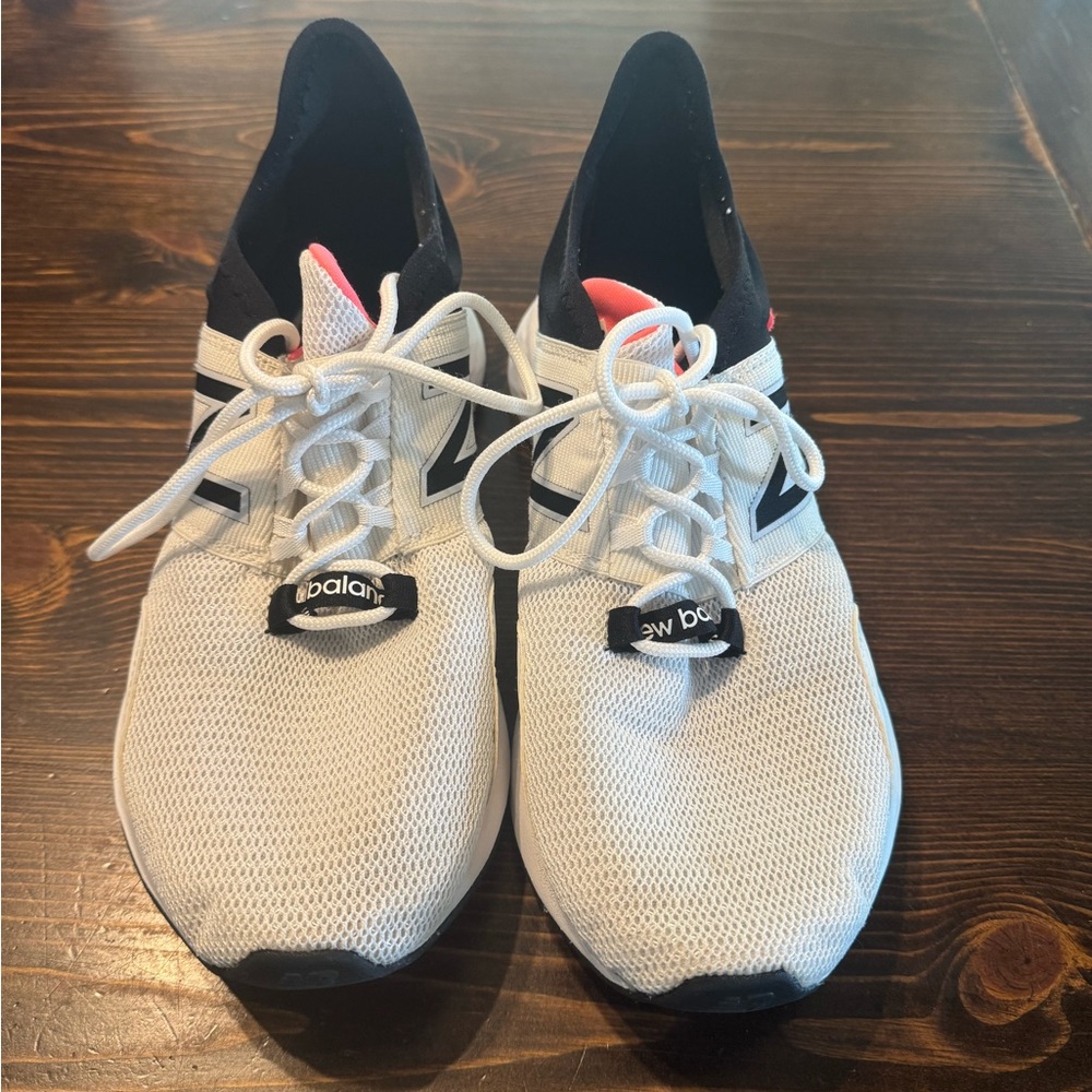 New Balance Roav Black and Pink Sneakers